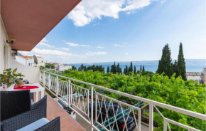 Beautiful Apartment In Duce With Kitchen